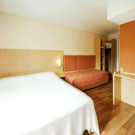 Ibis Hotel 3*